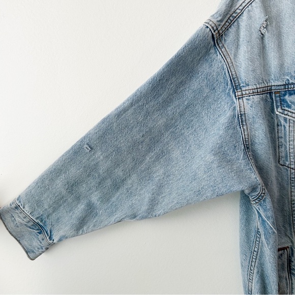 AE Oversized Boyfriend Denim Jacket Distressed Light Wash Women’s Size Small - Picture 6 of 15
